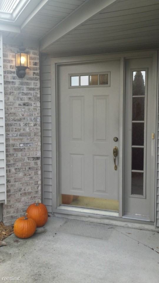 1553 Fairway Dr - Photo 3 of 9