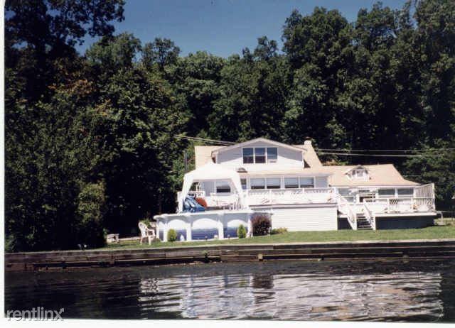 154 Lackawanna Dr - Photo 2 of 9