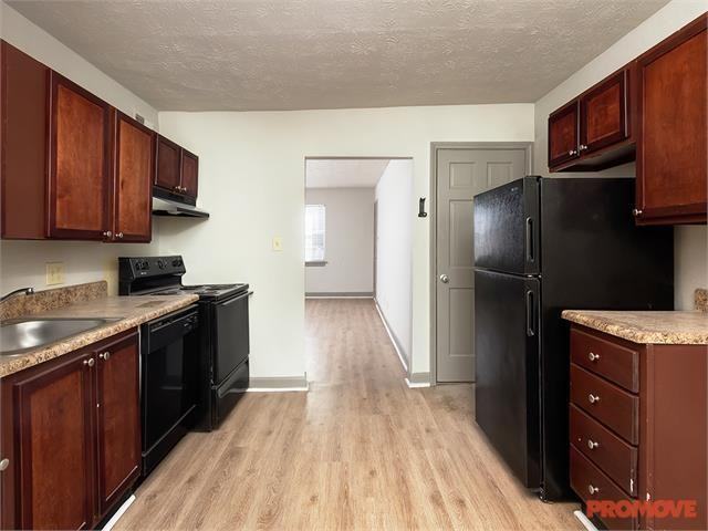 93 East - Photo 3 of 10