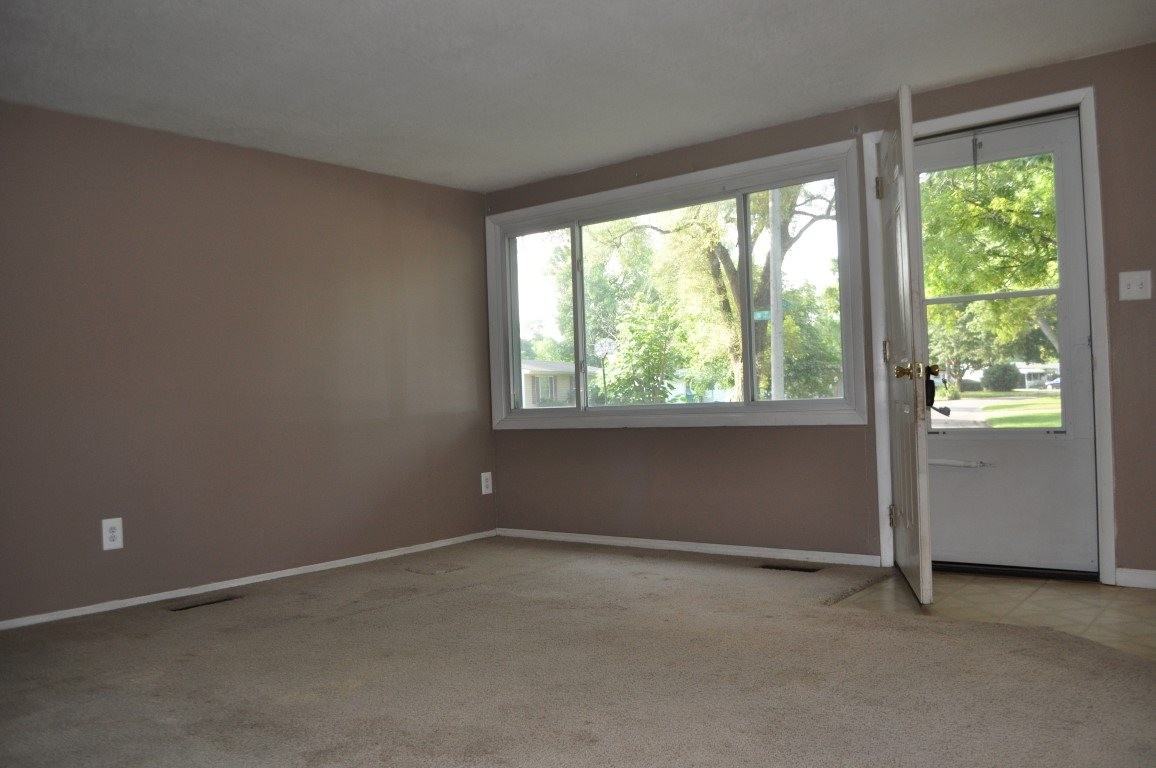 2606 Cle Elum Dr - Photo 2 of 14