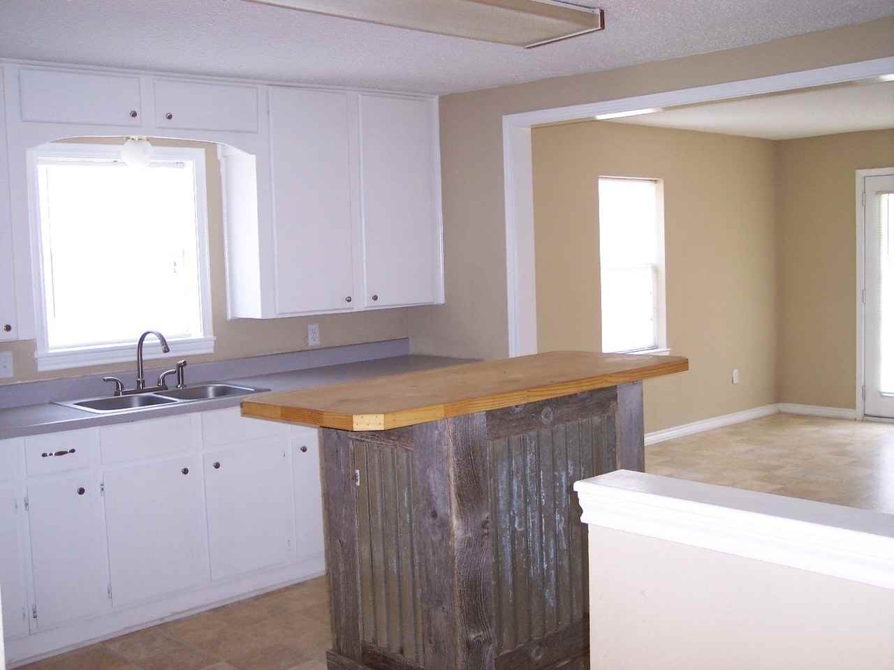 1009 Victoria St - Photo 2 of 5