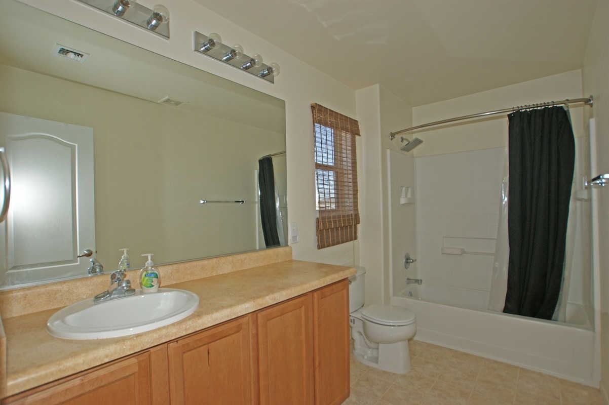 1511 W Beantree Ln - Photo 2 of 12