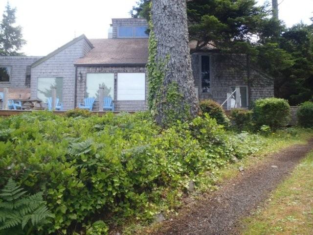 141 E Bay Point Rd - Photo 2 of 13