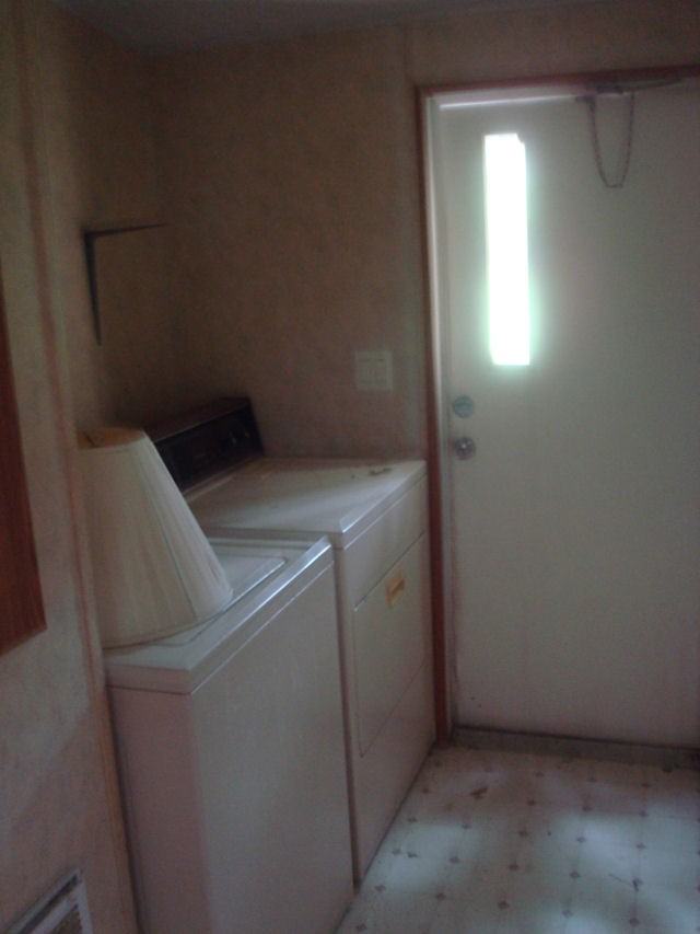 12665 NW Hwy 225 - Photo 2 of 10