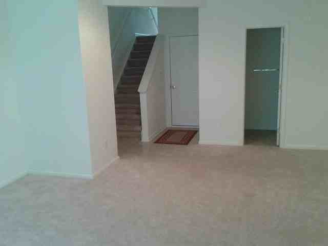 400 Williams St - Photo 3 of 7