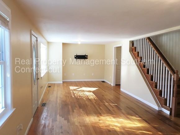 12 Van Ness St - Photo 3 of 22