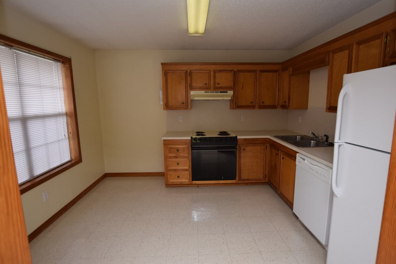 1707 S Tallowood Dr - Photo 2 of 10