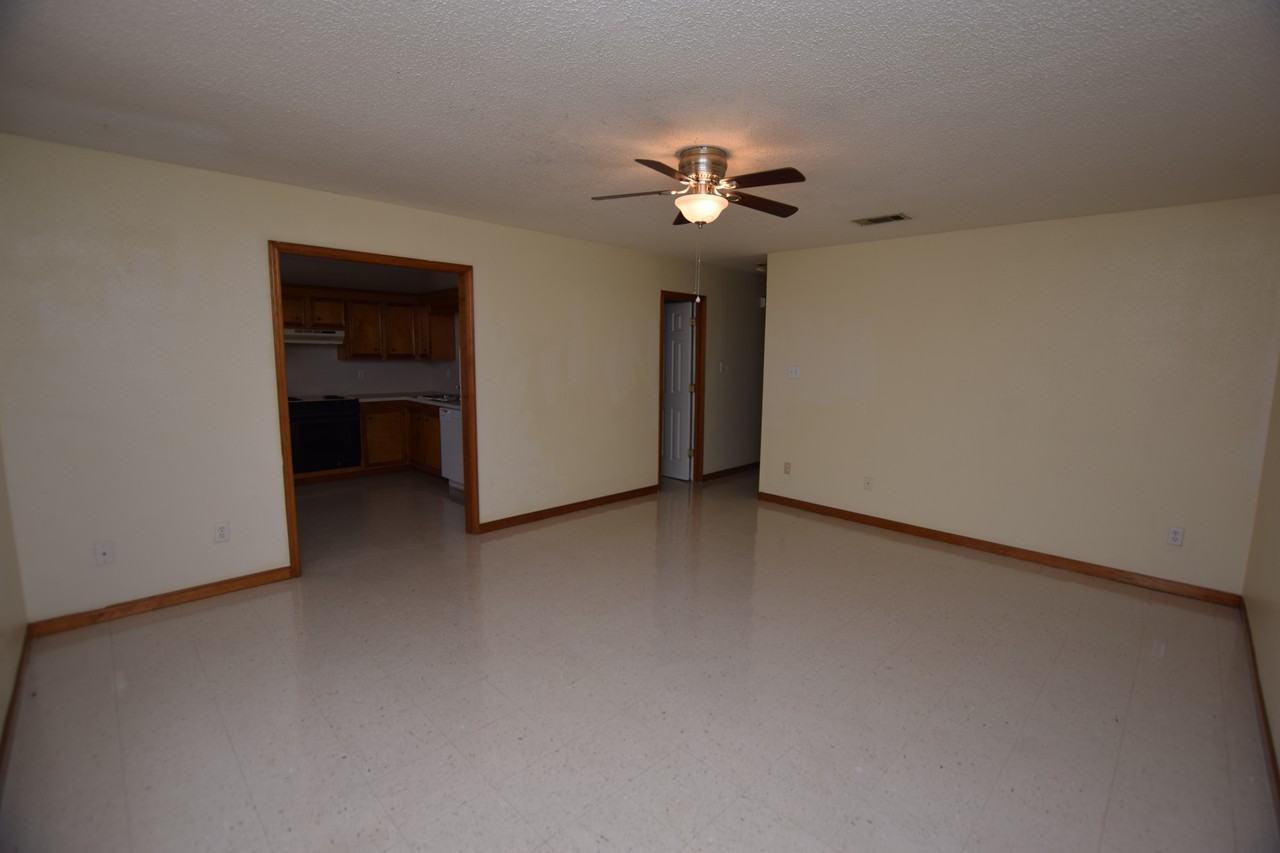 1707 S Tallowood Dr - Photo 3 of 10