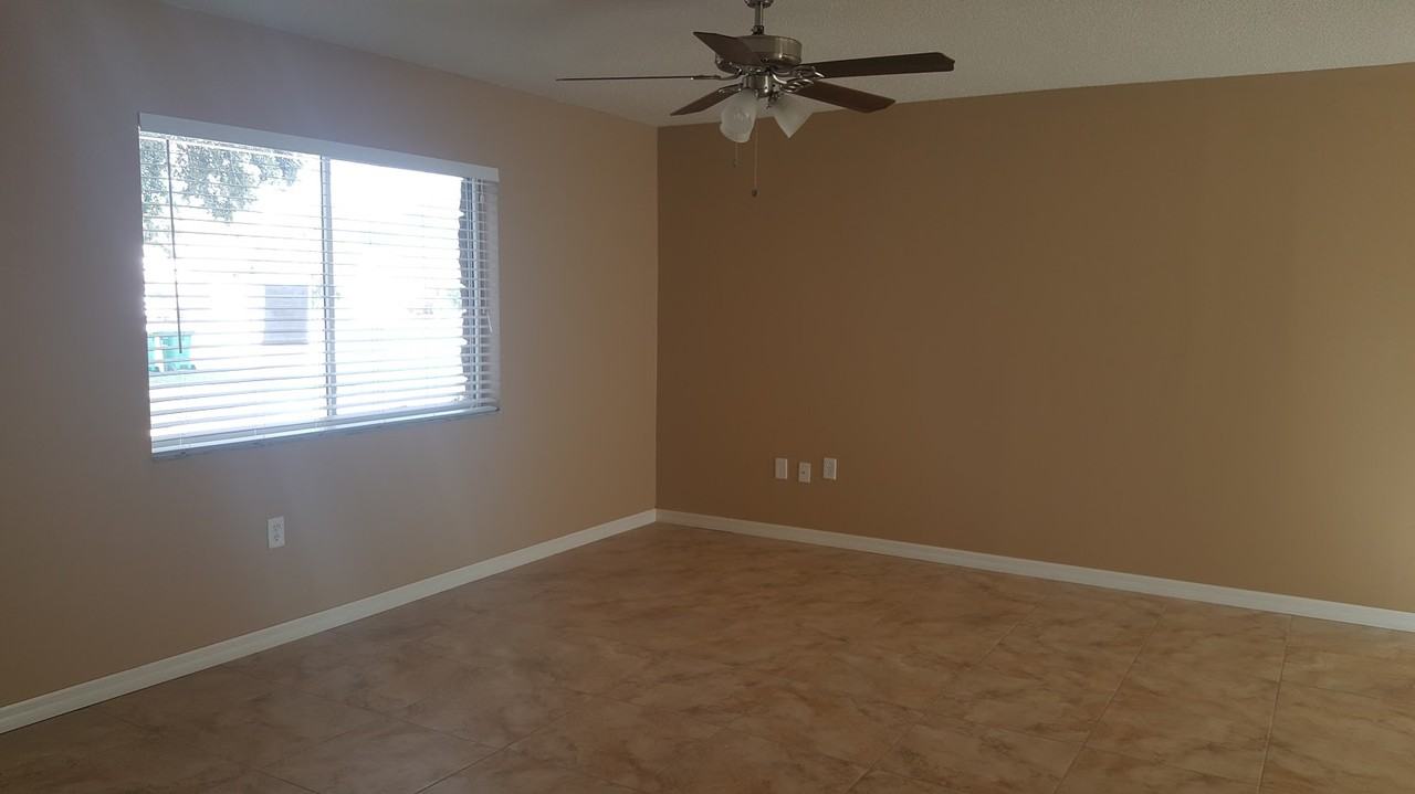 2960 Matthew Dr - Photo 2 of 13