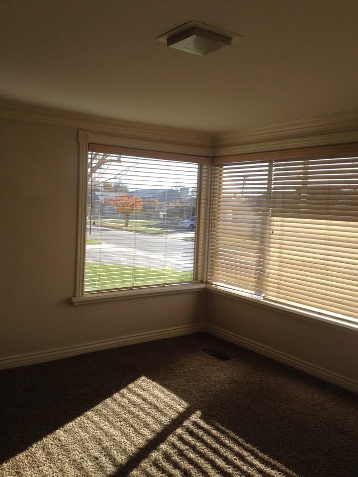 2263 Scenic Dr E - Photo 2 of 5