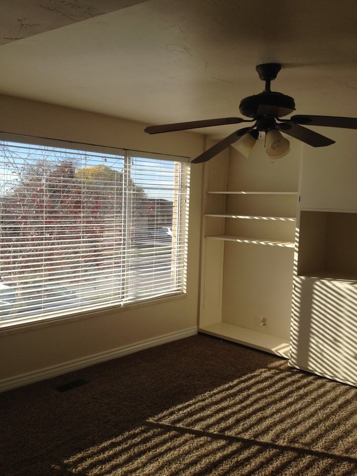 2263 Scenic Dr E - Photo 3 of 5