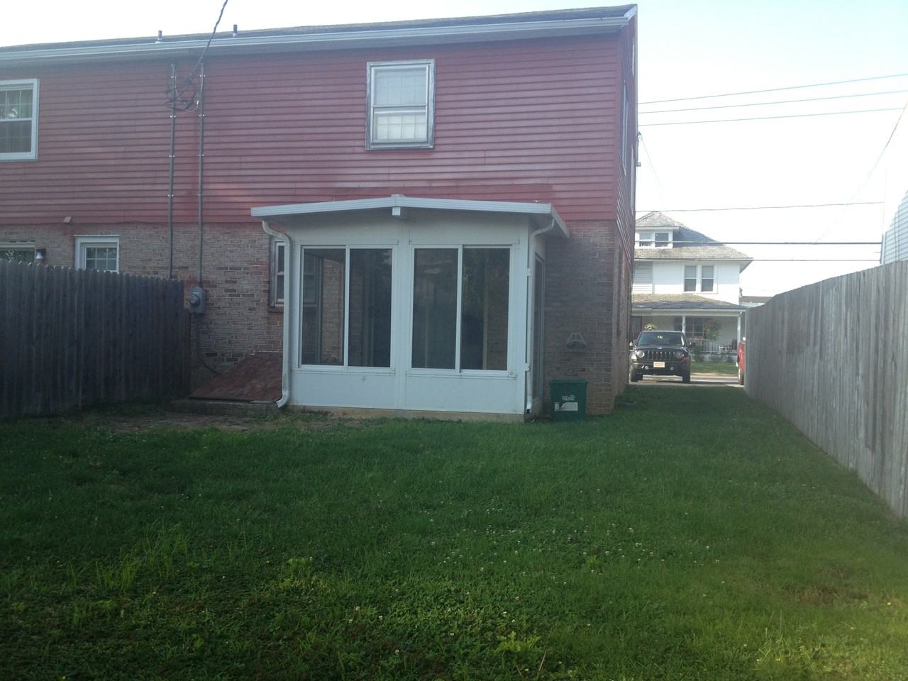 836 Wood St - Photo 3 of 11