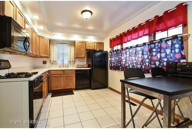 224 Shabbona Dr - Photo 3 of 11