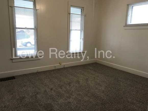 821 Walnut St - Photo 3 of 10