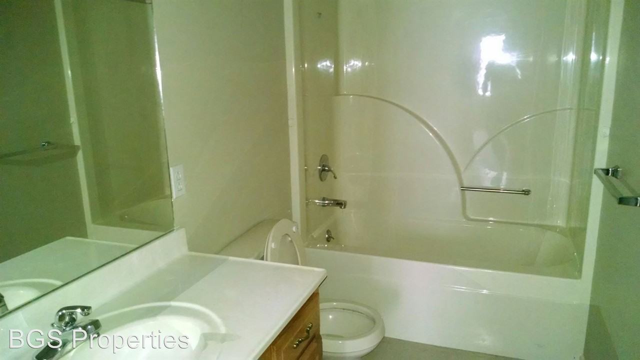 221 Longfellow Ave - Photo 2 of 9