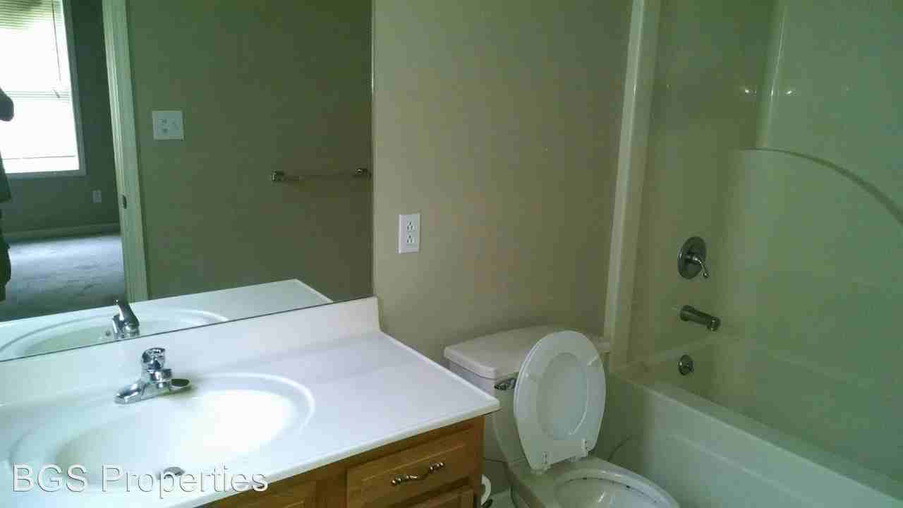 221 Longfellow Ave - Photo 3 of 9