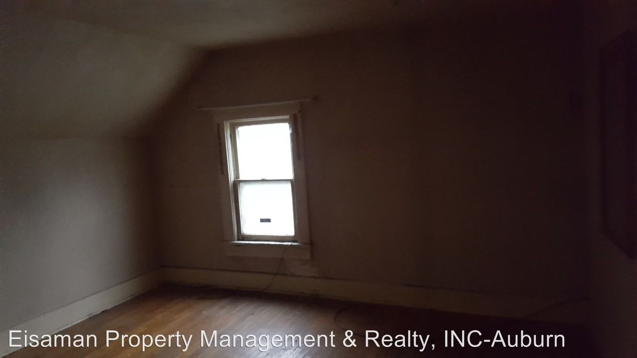 614 Dowling St - Photo 3 of 10