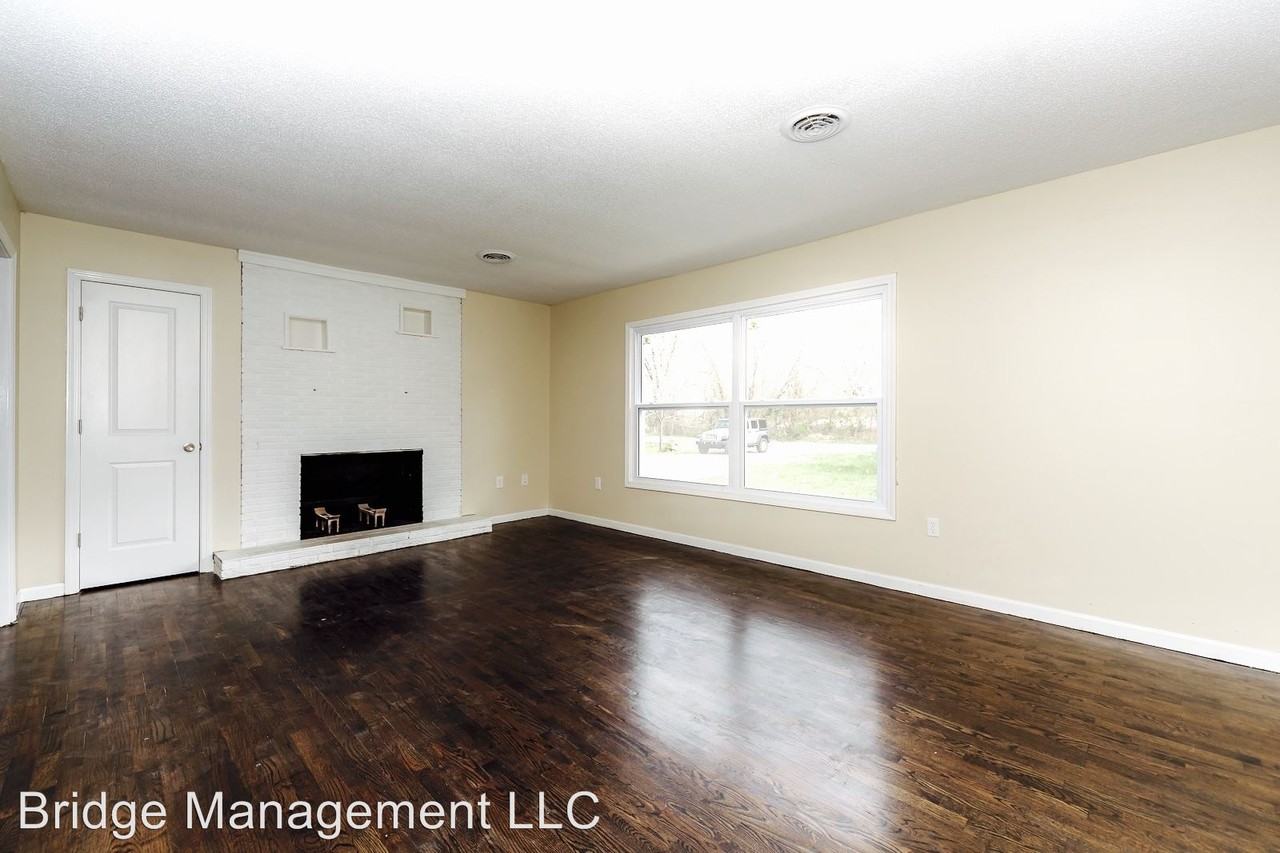 7104 NW Kerns Dr - Photo 2 of 7