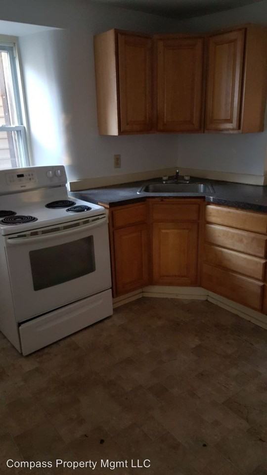 128 N Church St - Photo 3 of 8