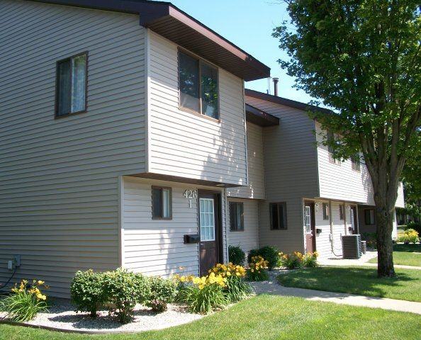 400-498 E Elm St - Photo 3 of 10