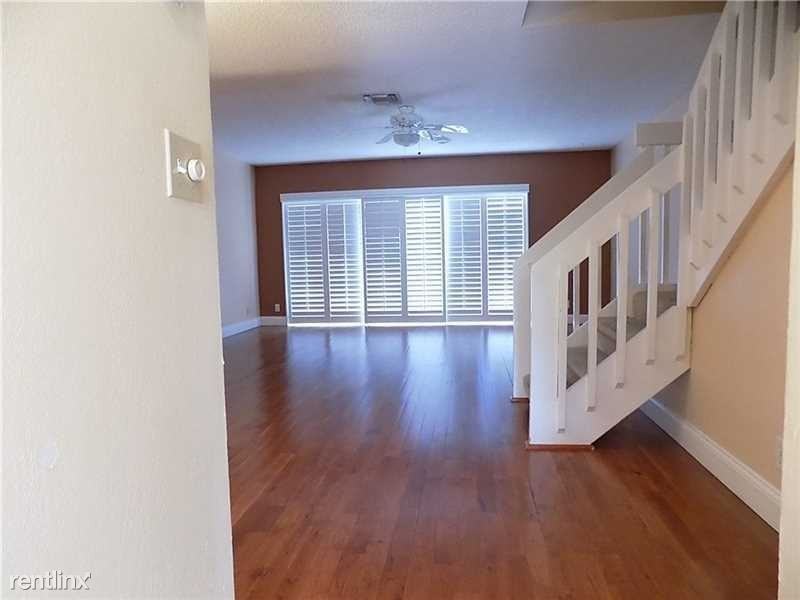 9248 NW 49th Pl #9248 - Photo 3 of 18