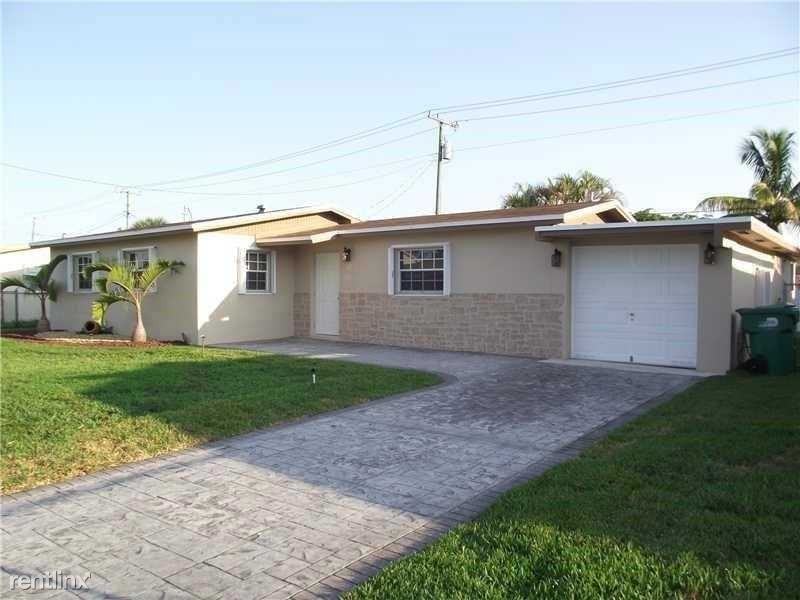 7853 NW 170th Terrace - Photo 2 of 8