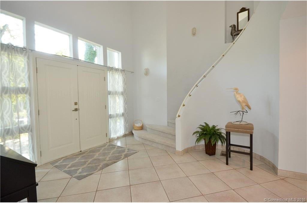 105 Meadow St - Photo 3 of 40