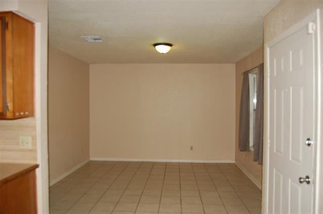 9204 Terry St - Photo 3 of 16