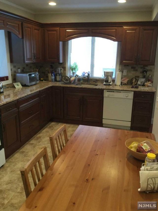 105 Prospect St - Photo 3 of 16