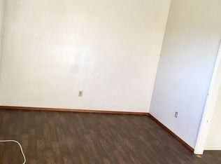 460 Oswald Rd - Photo 2 of 9