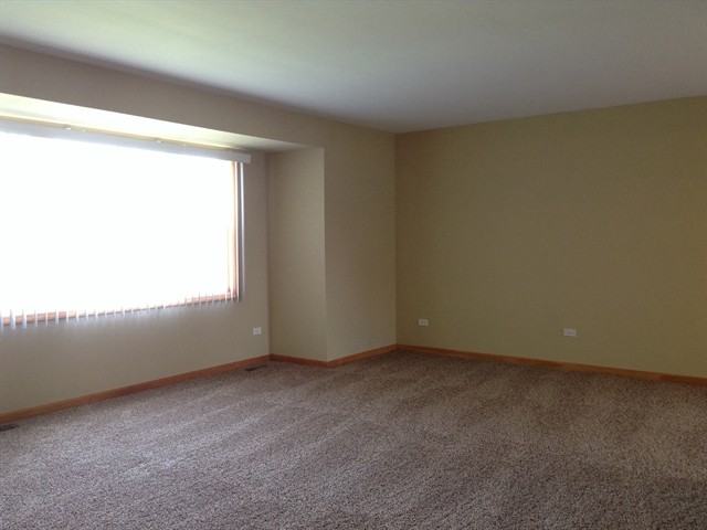 1419 Trailside Dr - Photo 3 of 17