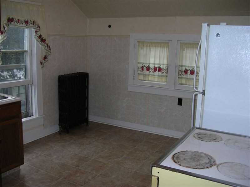 19 N Fremont St NE - Photo 3 of 10