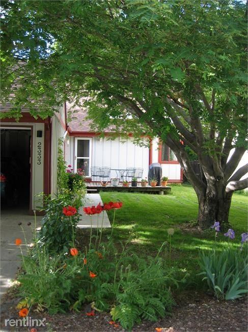 2333 Keystone Ct - Photo 3 of 10