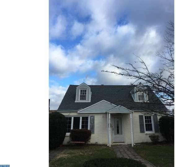 905 Burke Ave - Photo 2 of 2