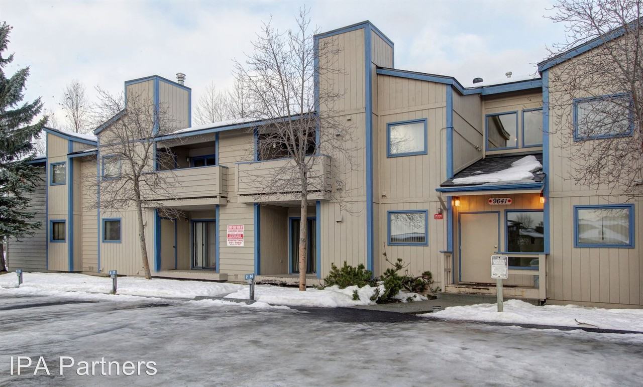 9731 Vanguard Drive - Photo 3 of 95