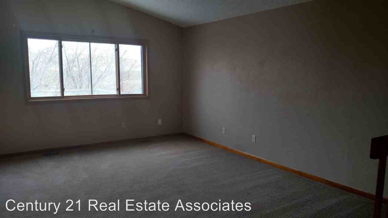 1113 Overdale Dr - Photo 2 of 18