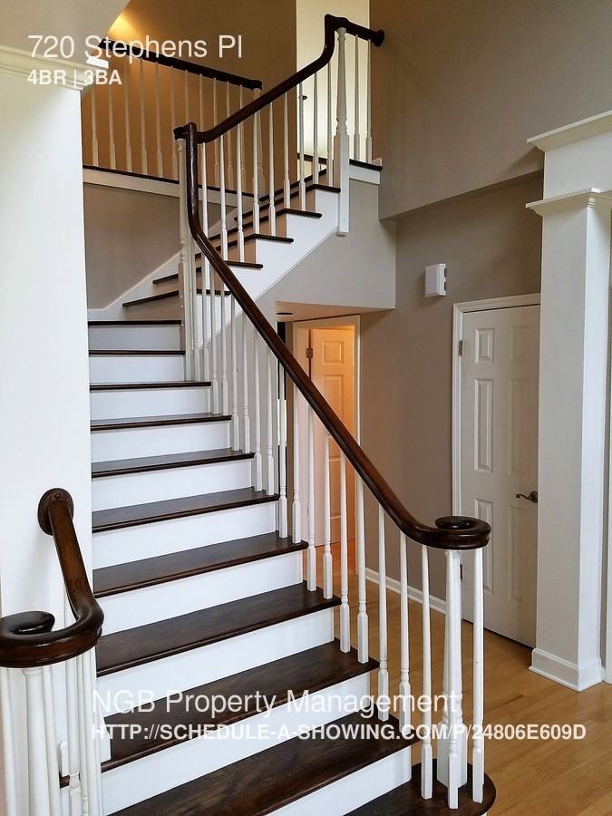 720 Stephens Pl - Photo 2 of 31