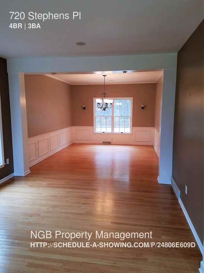 720 Stephens Pl - Photo 3 of 31