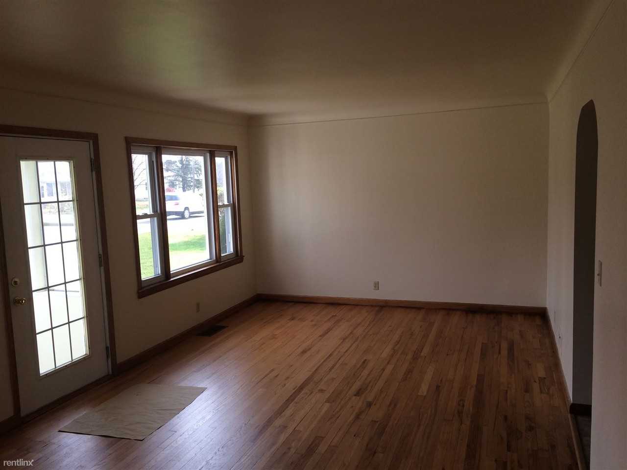 1189 Midland Rd - Photo 3 of 10