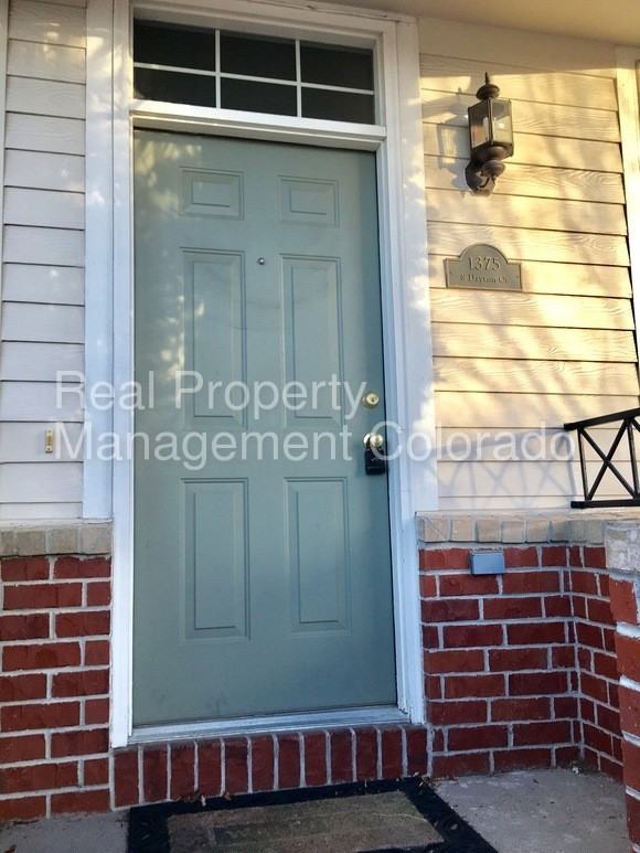 1375 S Dayton Ct - Photo 2 of 15