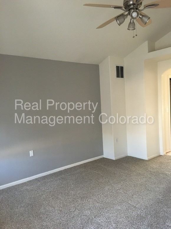 1375 S Dayton Ct - Photo 3 of 15