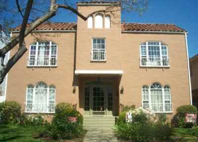 414 N Hayworth Ave - Photo 2 of 20