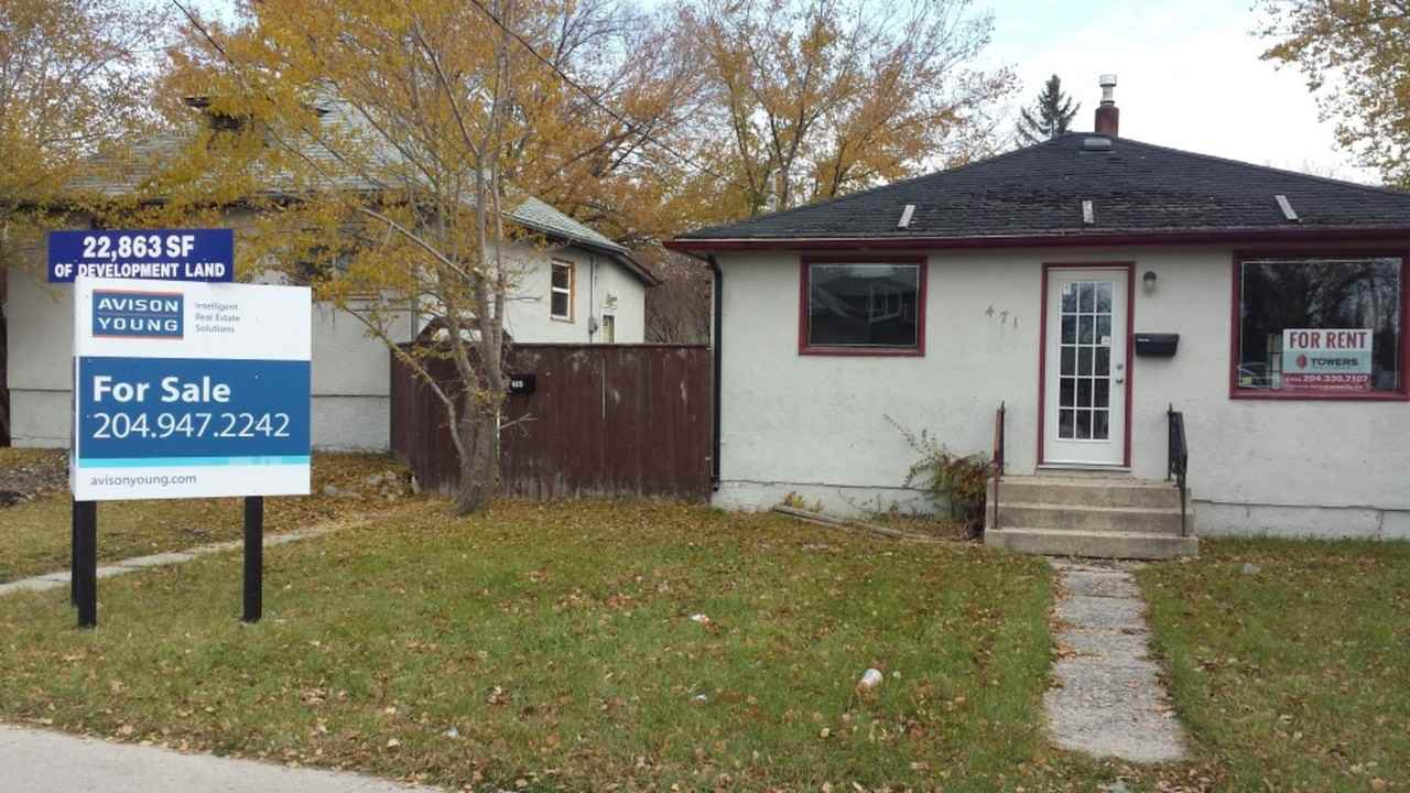 471 Winnipeg Ave - Photo 3 of 23