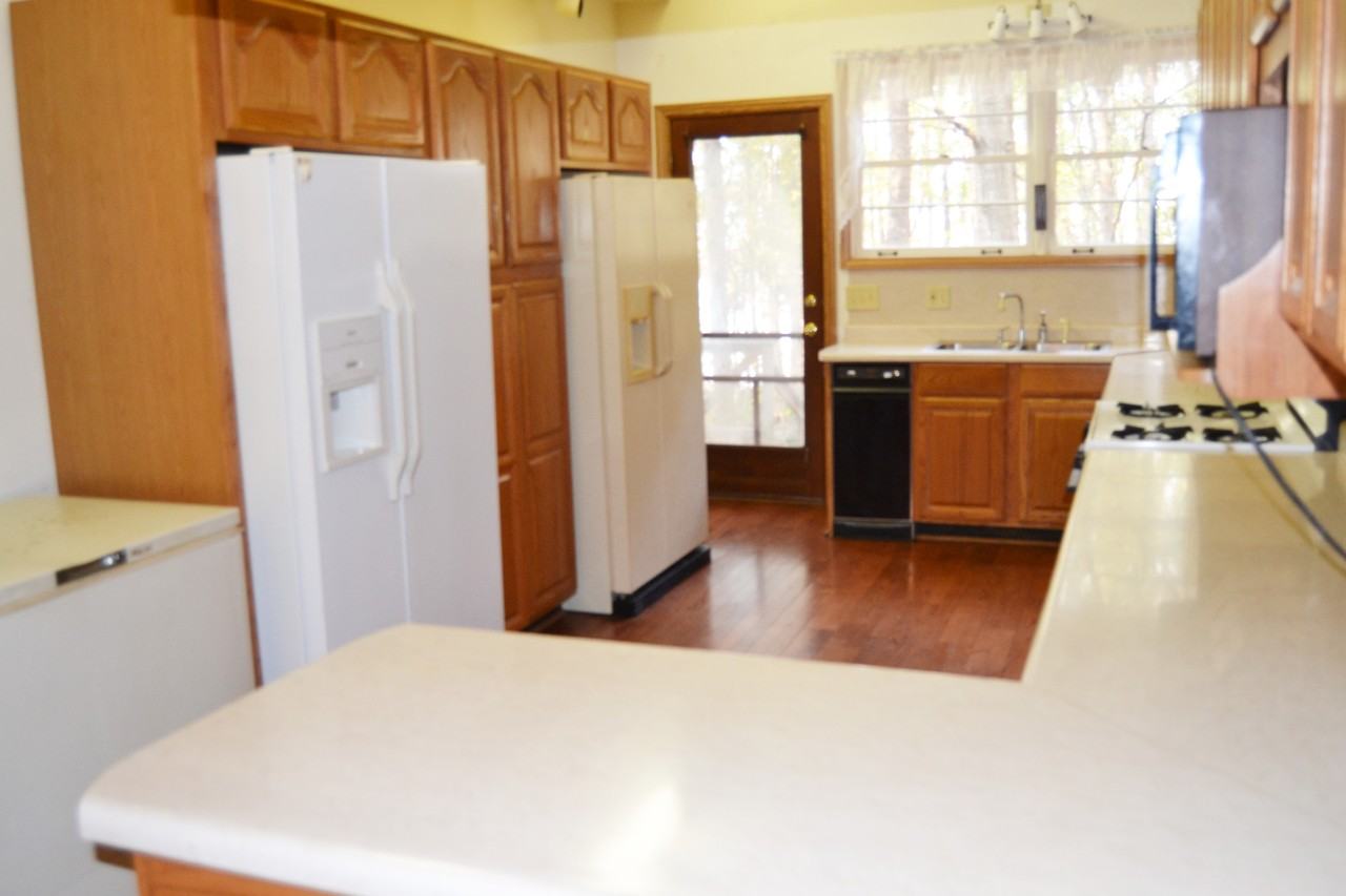 350 Skyline Way - Photo 3 of 18