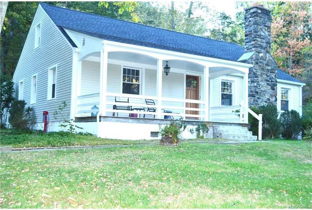 930 Old Post Rd - Photo 2 of 8