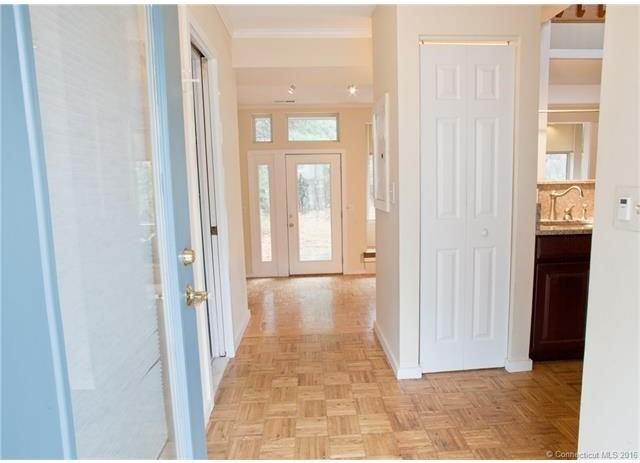 16 Pepperidge Ct #16 - Photo 3 of 32