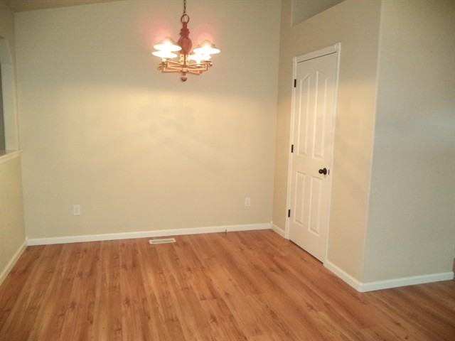 490 S Whitehorse Ave - Photo 3 of 14