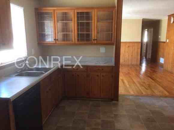 215 Crawford Cir - Photo 2 of 12