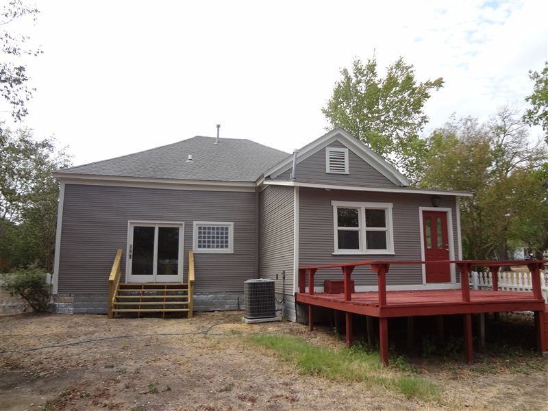 810 E 30th St - Photo 2 of 7