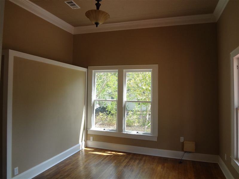 810 E 30th St - Photo 3 of 7